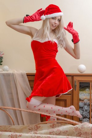 Egida – Blondie teases her man photo 2