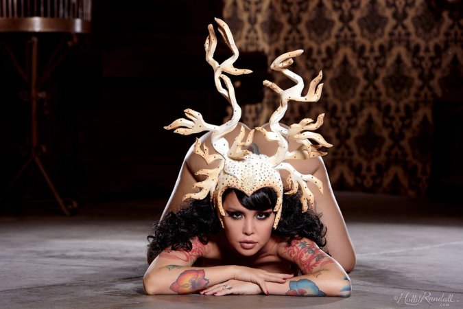 Masuimi Max – Chick poses in funny hat photo 11