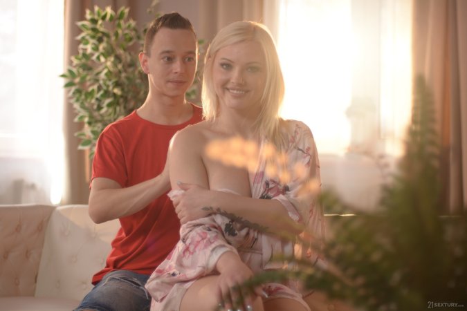 Zazie Skymm enjoys automated anal fingering photo 5