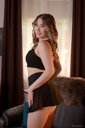 Amalia Davis explores intense lust with dominant pleasures photo 2